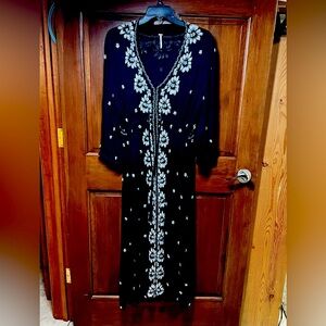 Free People Boho V-Neck Dress -Black w/ White Embroidery size XL